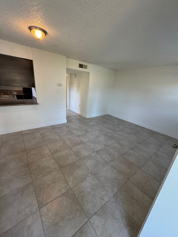 Foto del edificio - 1197 Bentley Rd