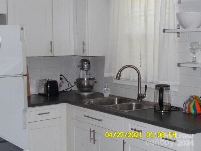 Foto del edificio - 721 E Sharpe St