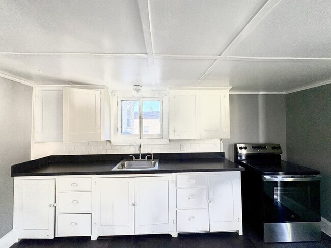 Building Photo - 707 Church St