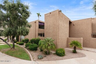 Building Photo - 7401 N Scottsdale Rd