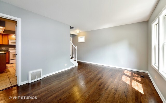 Foto del edificio - 2962 Desplaines Ave