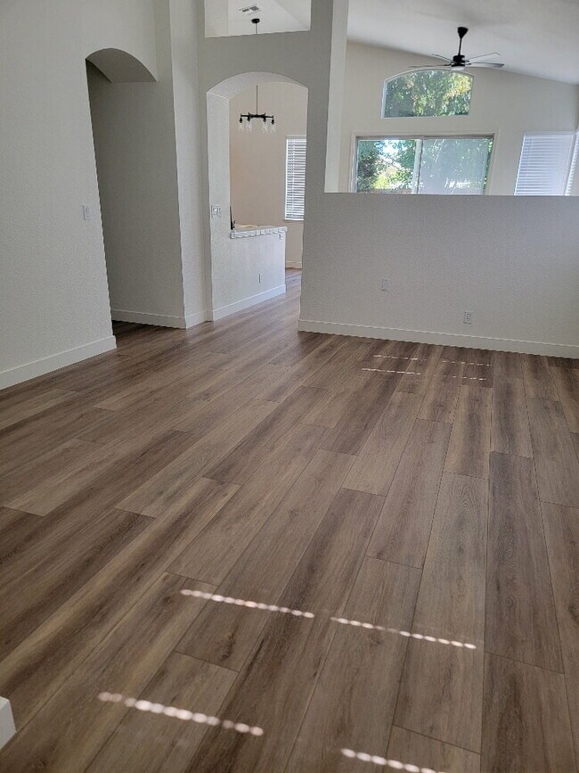 Foto del edificio - Modern 3-Bedroom, 2-Bathroom Home with Ope...