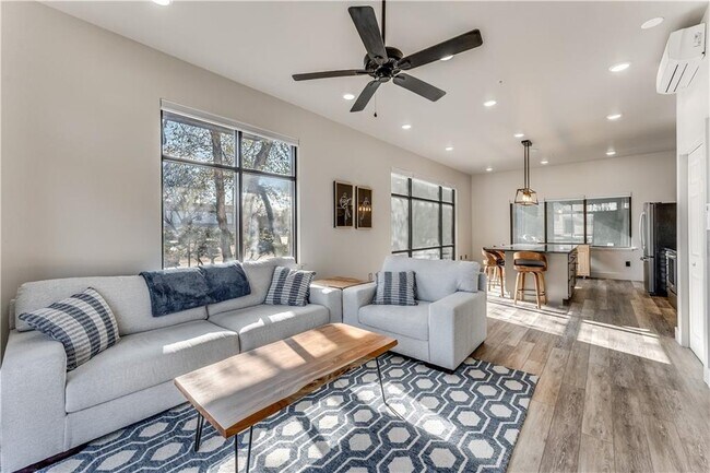 Foto del edificio - 1723 N Chestnut Ave