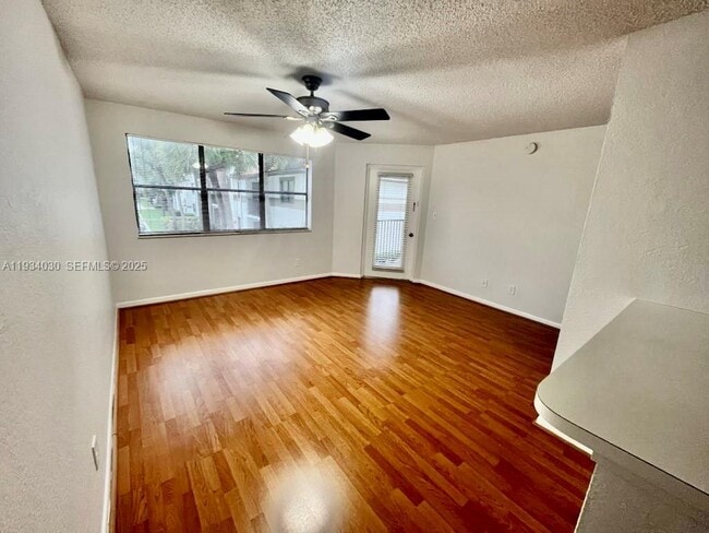 Building Photo - 540 S Park Rd