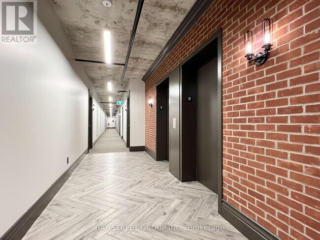 Photo du bâtiment - 608-1608 Richmond St W