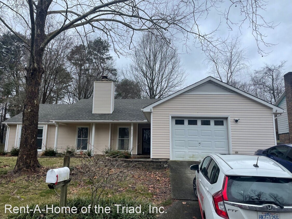 3 br, 2 bath House 5307 N Oaks Drive House Rental in Greensboro, NC