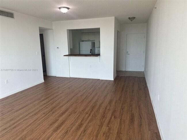 Foto del edificio - 900 SW 8th St
