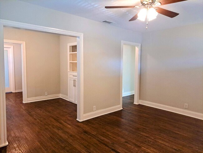 Building Photo - Remodeled 2/1