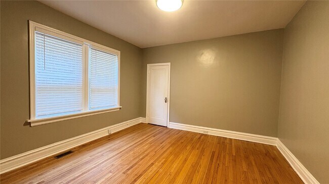 Foto del edificio - 7345 Amherst Ave