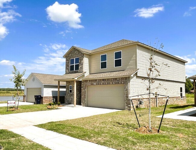 Foto del edificio - Stunning Home Near Lake Overholser!