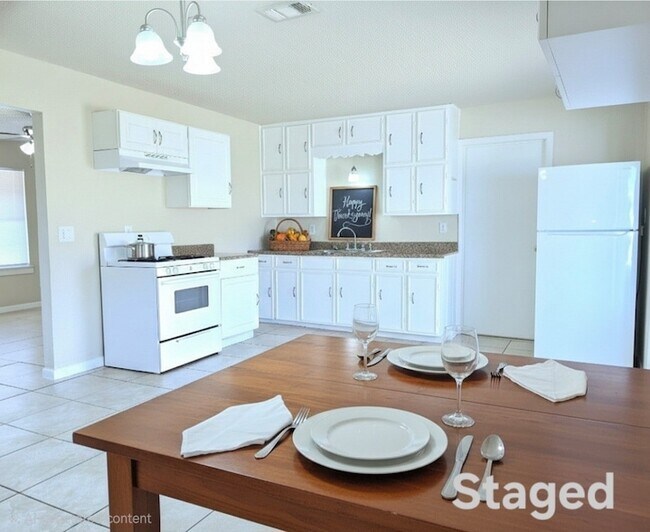 Foto del edificio - 6315 Rosemary Ln