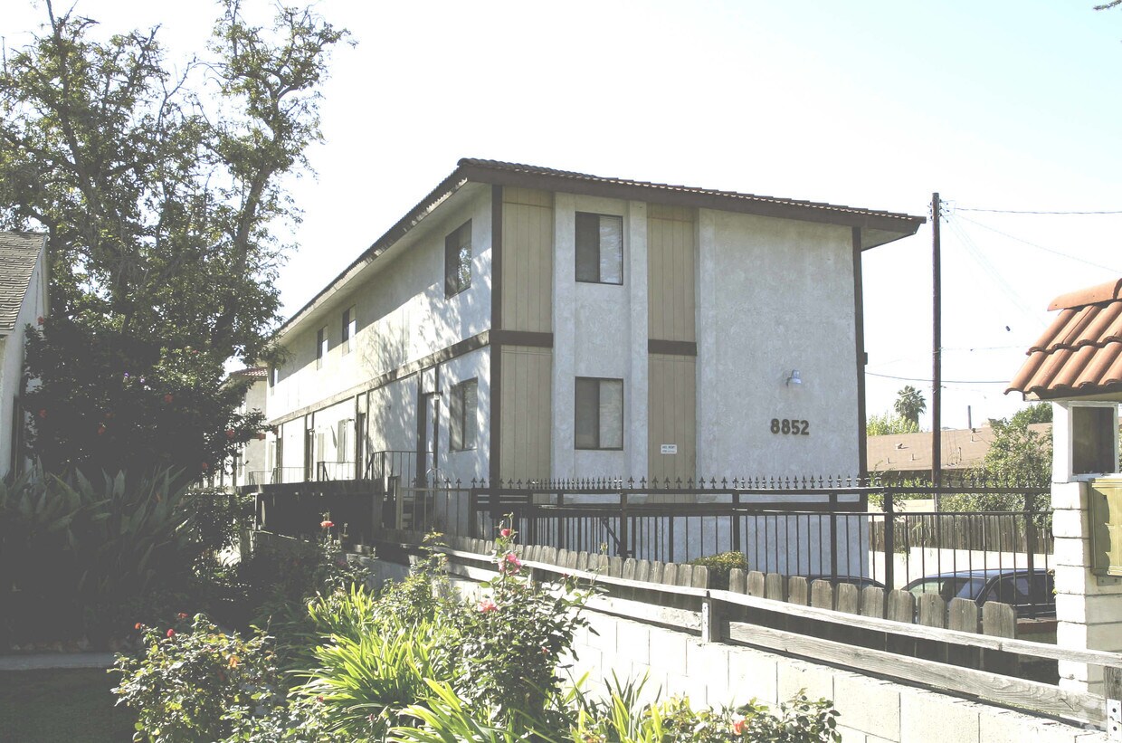 Foto principal - 8852 Marshall St