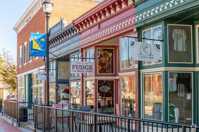 Downtown Main Street in Smithville offers up shopping excitement with a historic vibe.