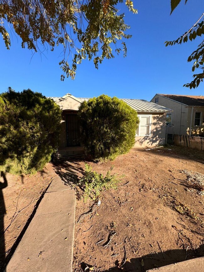 Building Photo - 2 br, 1 bath House - 405 S Union  (424)
