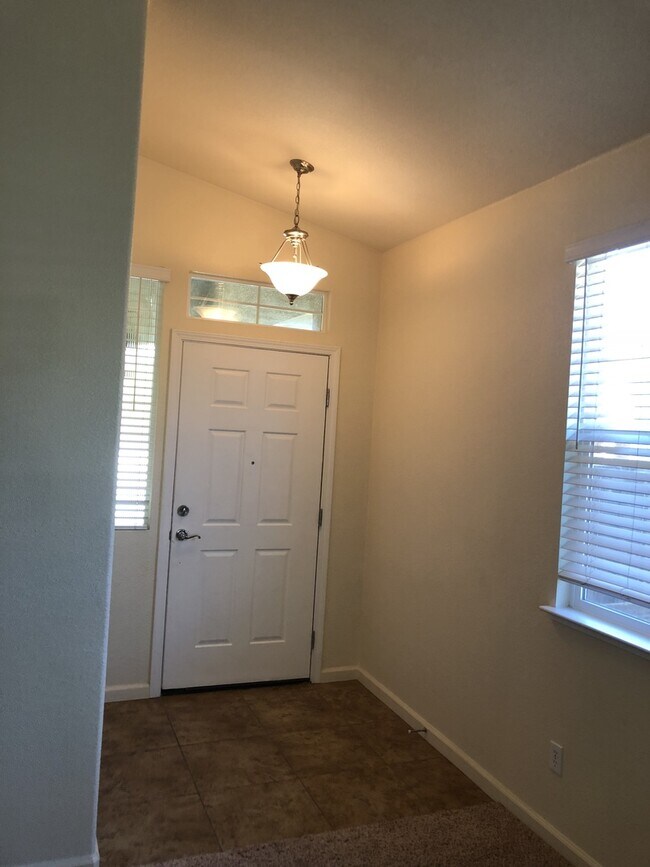 Building Photo - Highly Desired 4 Bedroom Empire Ranch Home!