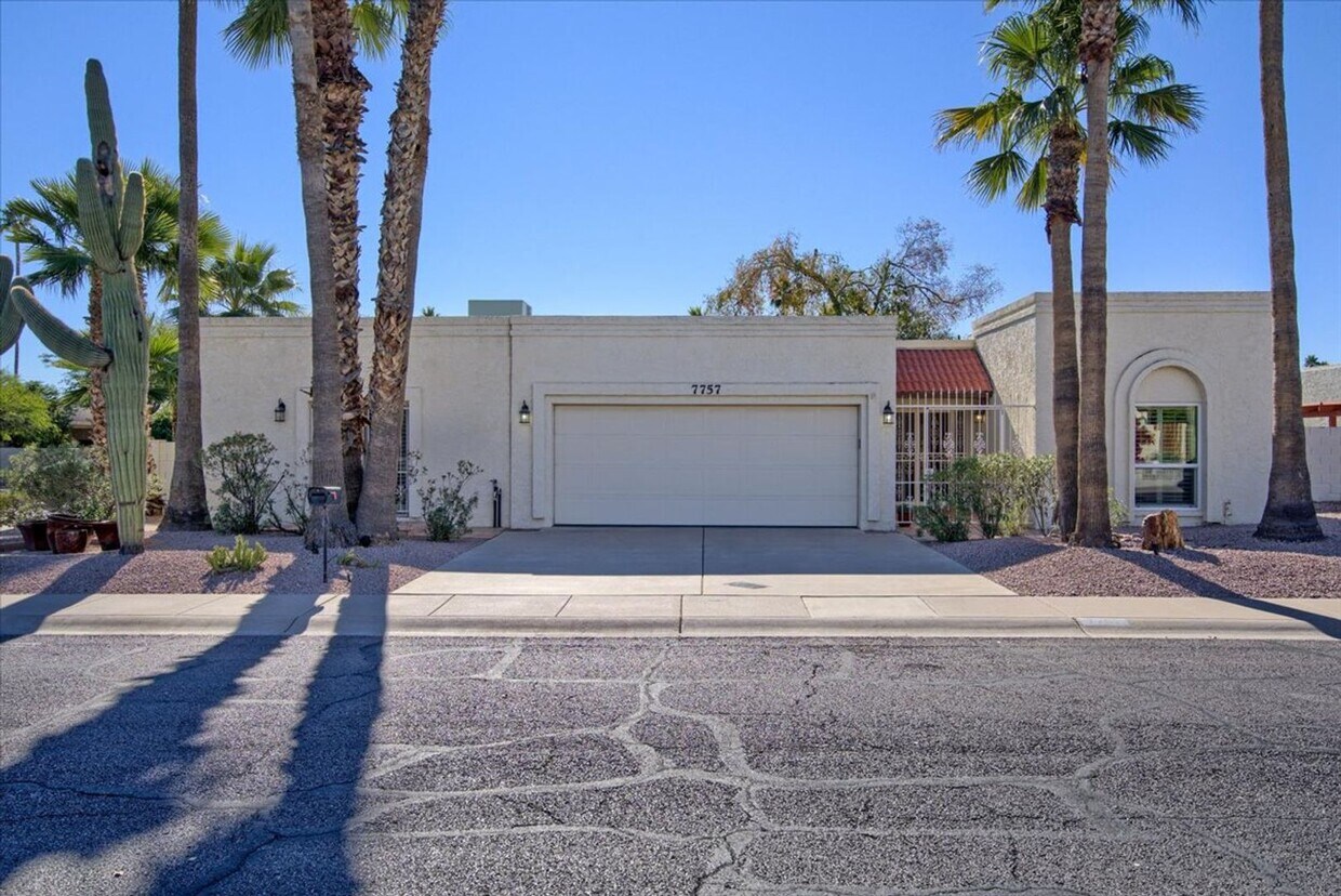 Foto principal - Amazing and Rare 4 bd 4 ba home in the hea...