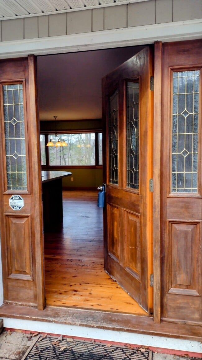 Building Photo - 5 Candlewood Lake Dr