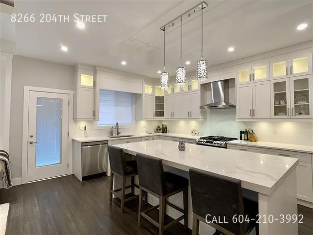 Photo du bâtiment - Gorgeous Home In The Heart Of Willoughby Heights!