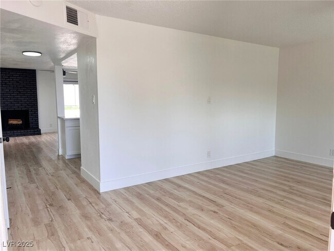 Building Photo - 716 Vincent Way