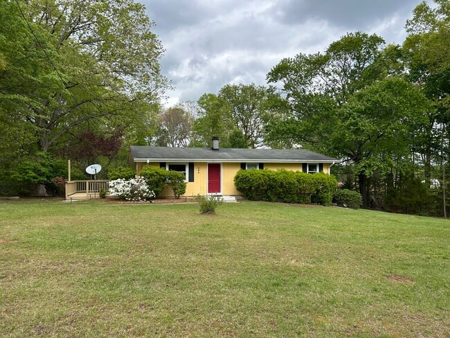 Front yard - 486 Wilmouth Rd