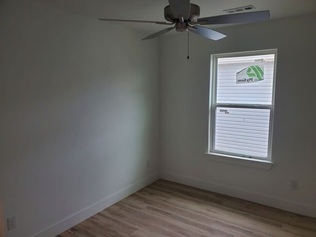 Building Photo - 1205 Nedra Dr