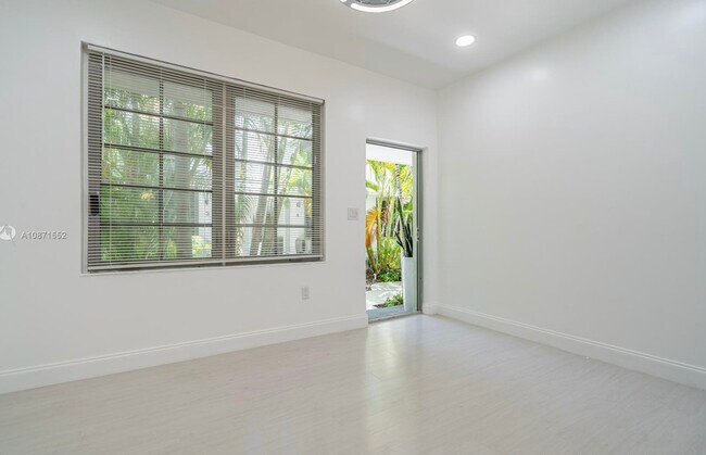 Foto del edificio - 717 Jefferson Ave