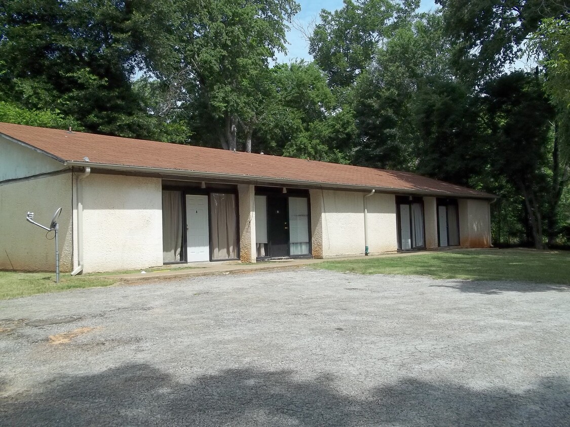 Primary Photo - 513 W Bowie St