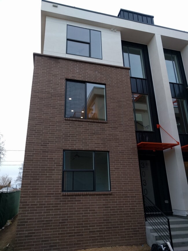 Building Photo - 3030 Wilson Ct