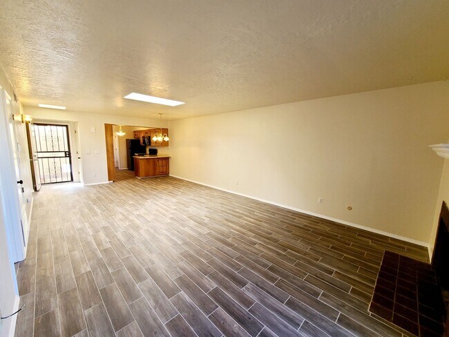 Foto del edificio - Coming August 11th, 2026! 2 bed 2 bath townhome! Must See!!