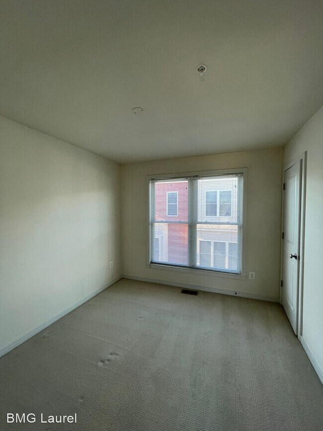 Building Photo - 3 br, 3.5 bath House - 624 Regent Pl NE
