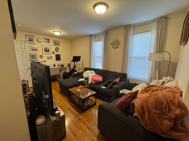 Foto del edificio - 220 Middlesex Ave