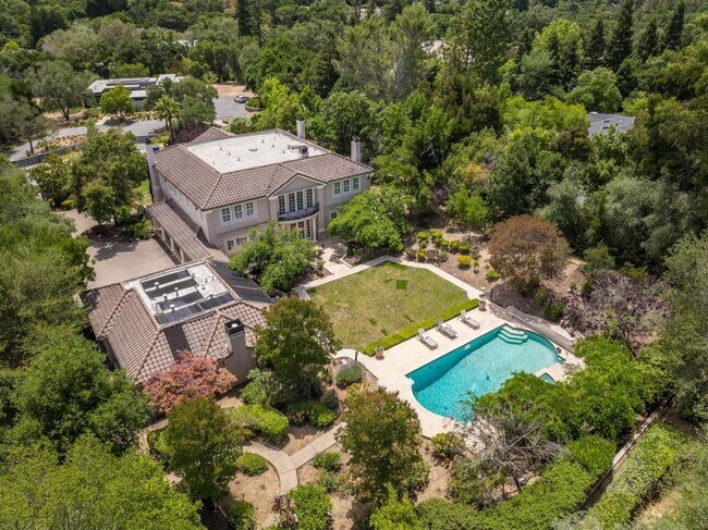 Foto del edificio - 90 Broadacres Rd