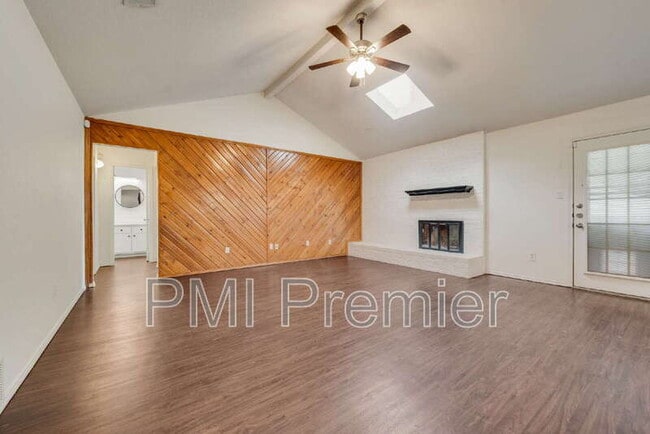 Foto del edificio - 516 Roberts Dr