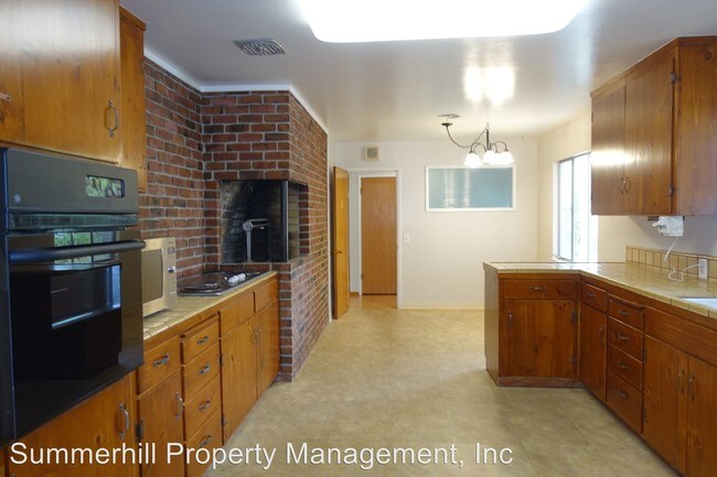 Building Photo - 1055 Rilma Ln