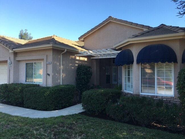 Building Photo - GORGEOUS CLOVIS UNIFIED 4 BEDROOM HOME!