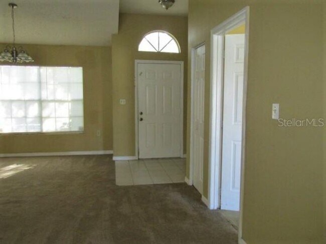 Building Photo - 325 Drake Elm Dr