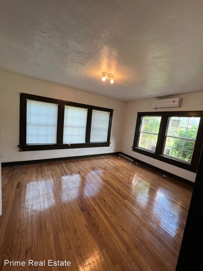 Building Photo - 3 br, 2 bath House - 205 E Mesquite St.