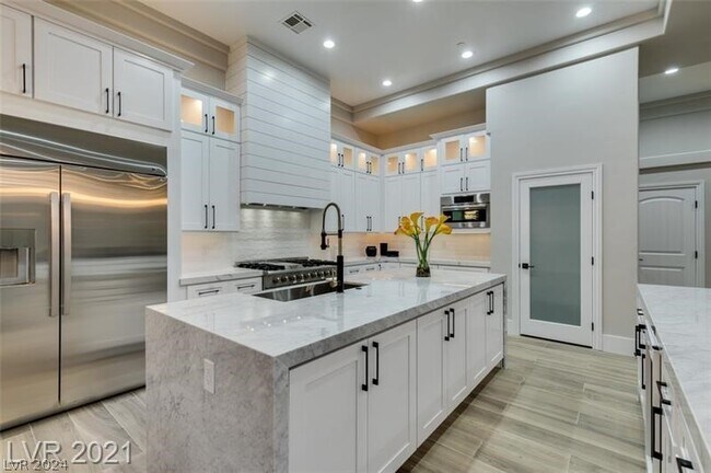Building Photo - 794 Bolle Way