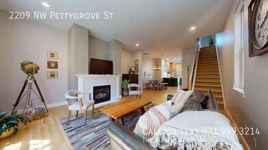 Building Photo - 2209 NW Pettygrove St