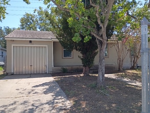 Building Photo - 722 E Cornelia Cir