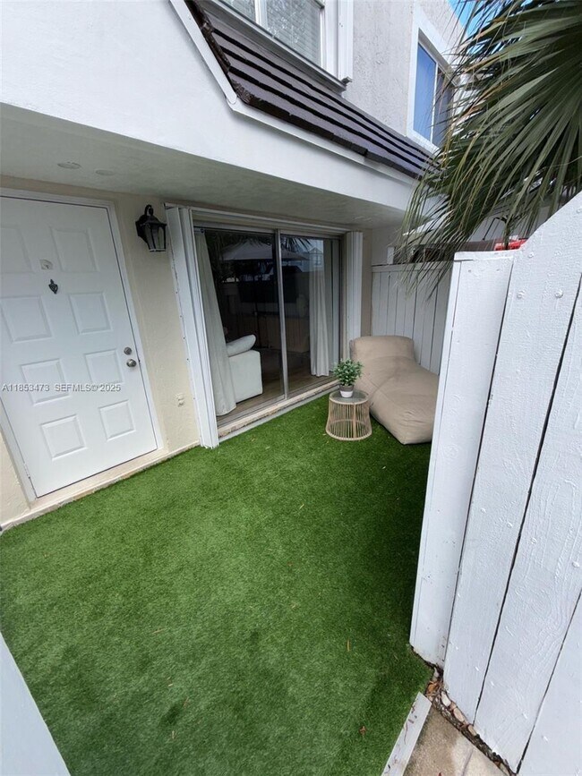 Foto del edificio - 4530 SW 68th Ct Cir