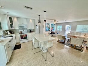 Building Photo - 4121 NE Cheri Dr