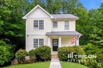 Building Photo - 4311 Hill View Dr