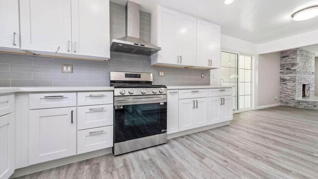 Beautifully updated kitchen - 2323 Harriman Ln
