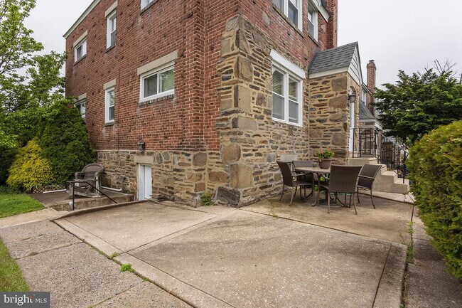 Foto del edificio - 2439 Cedar Ln