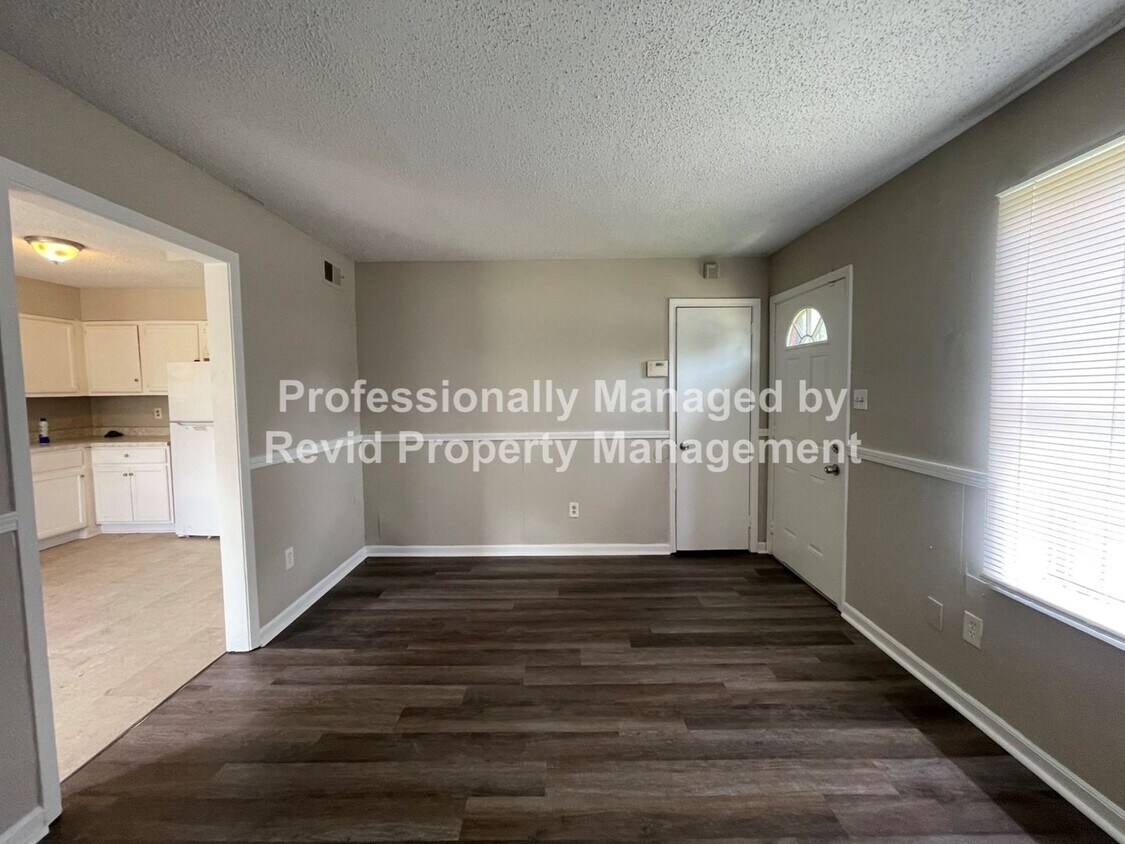 Foto principal - Charming 3 Bedroom Home!