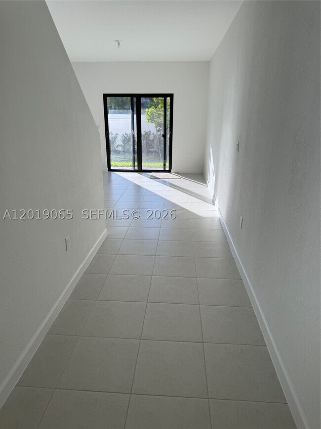 Foto del edificio - 4957 Oakmont Dr