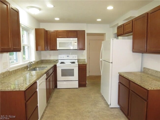 Foto del edificio - 6424 N Ridge Rd