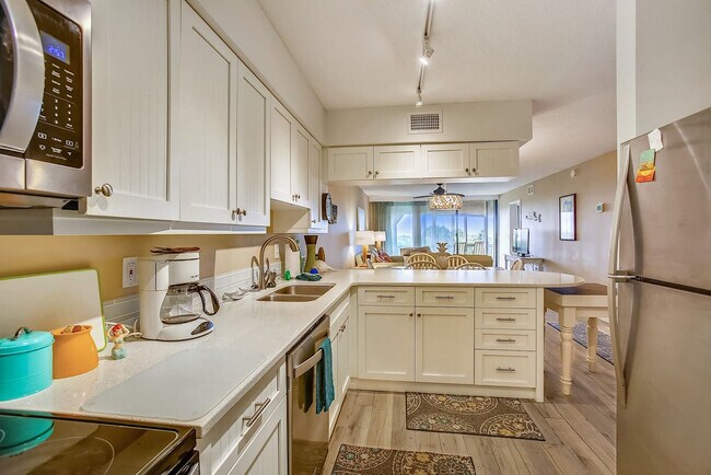 Building Photo - 210 Ocean Hibiscus Dr