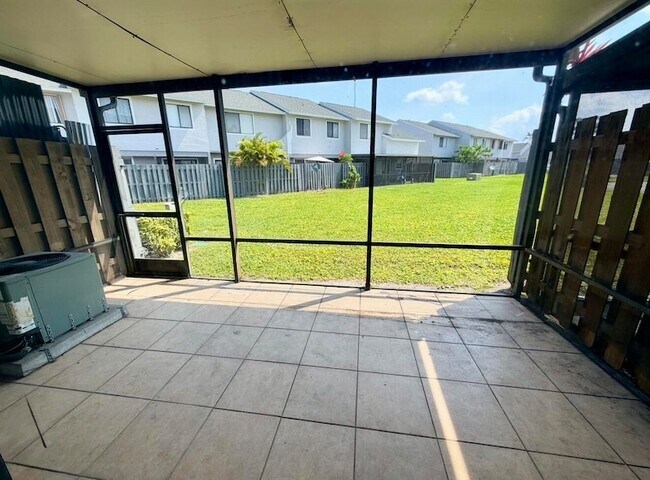 Foto del edificio - 2305 Seaside Dr